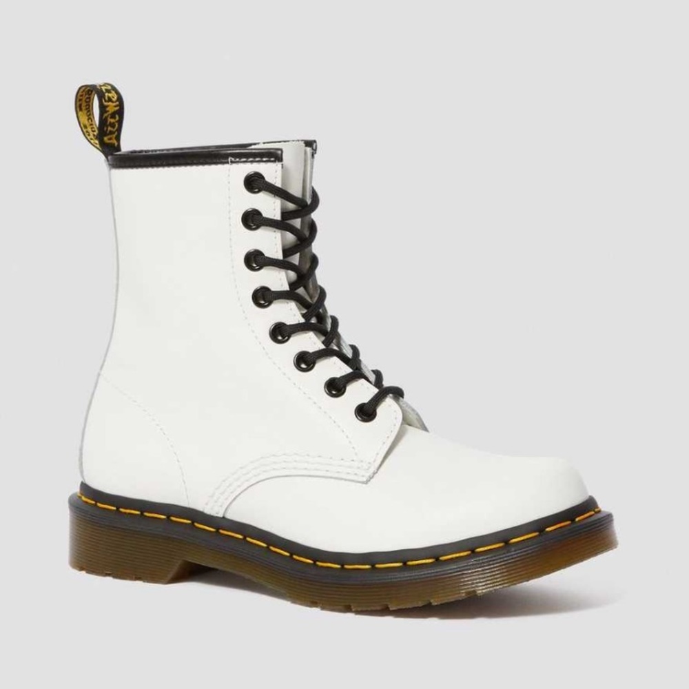 WHITE DOC MARTENS / LEATHER LACE UP